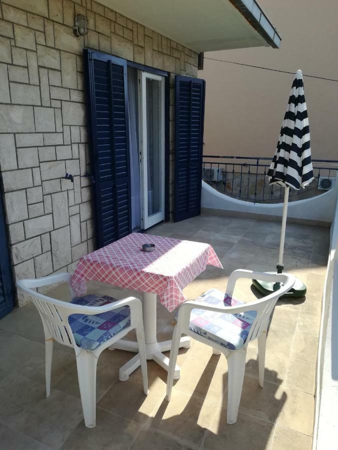 Apartmani Pavicic-Ivelja Stari Grad  Kültér fotó